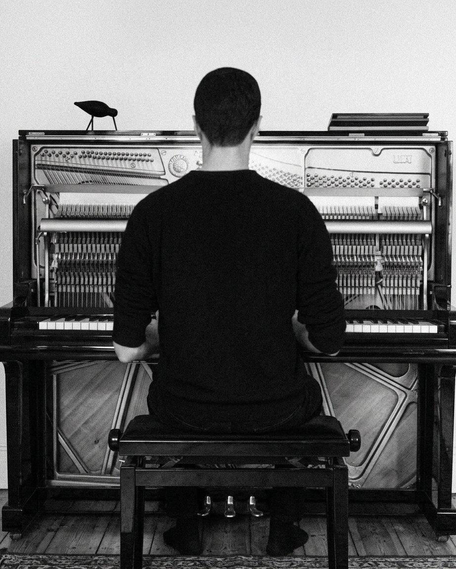 Thomas Nau at the piano